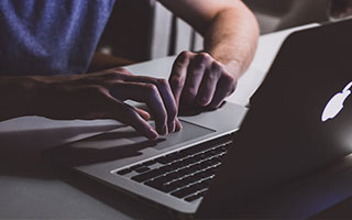 LOLs15直播-圣枪洗礼滑步向前，卢锡安下路线杀IG下路双人组