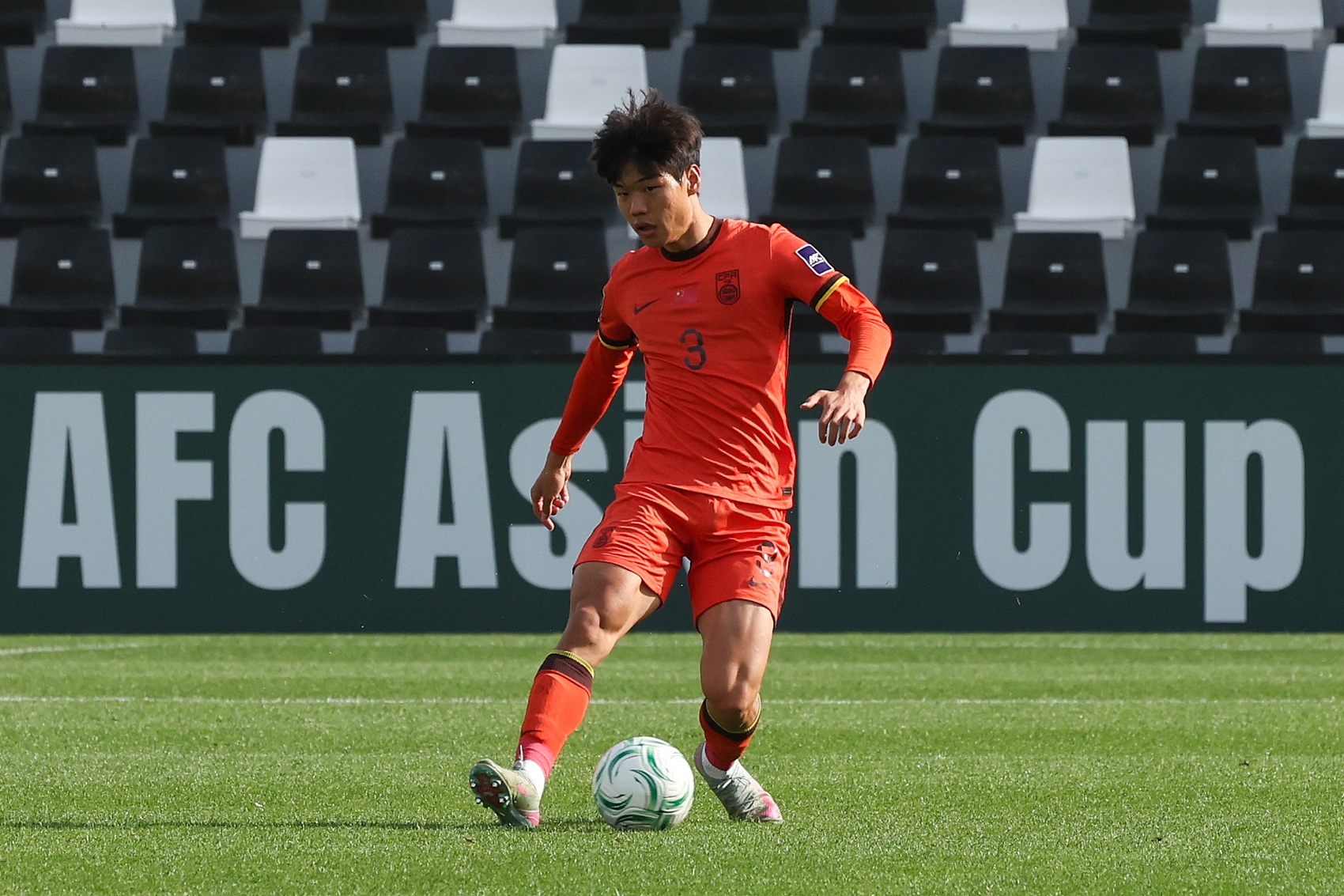 英雄联盟官网-媒体人谈泰山引援：贺一然比较近，中卫有新人选白壮高100万欧+