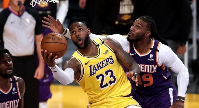 英雄联盟总决赛预测-皇帝引领湖人第三节风暴 詹姆斯状态正在回暖